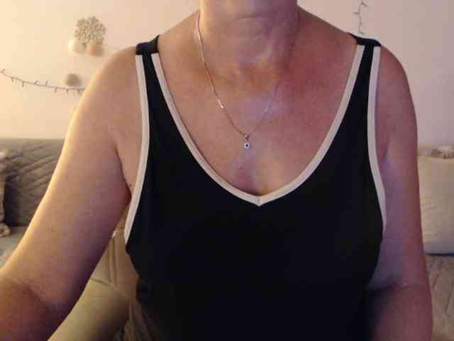goodSnowQueen Live Webcam on BongaCams