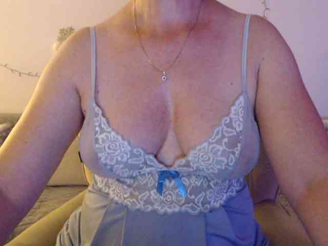 goodSnowQueen webcam