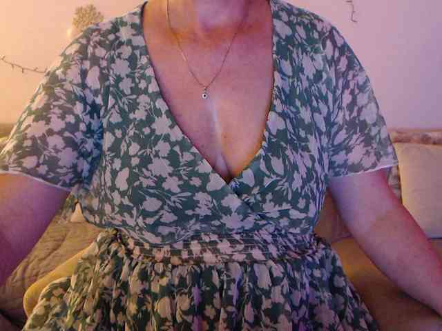 goodSnowQueen webcam
