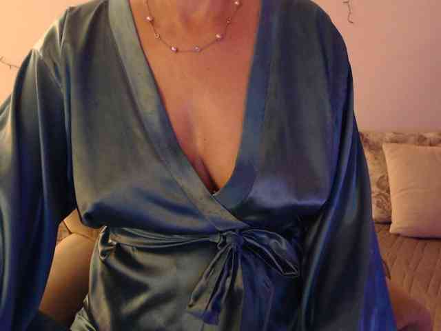 goodSnowQueen webcam
