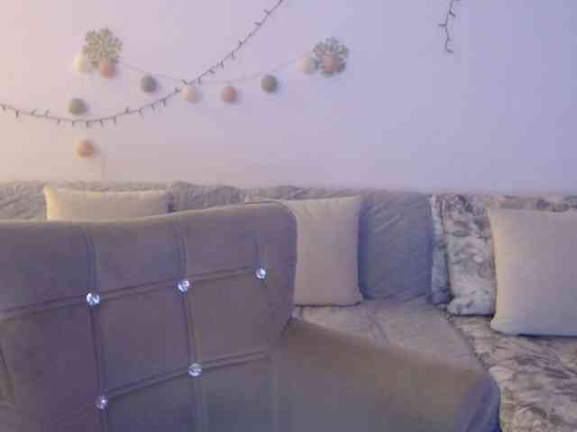 goodSnowQueen webcam