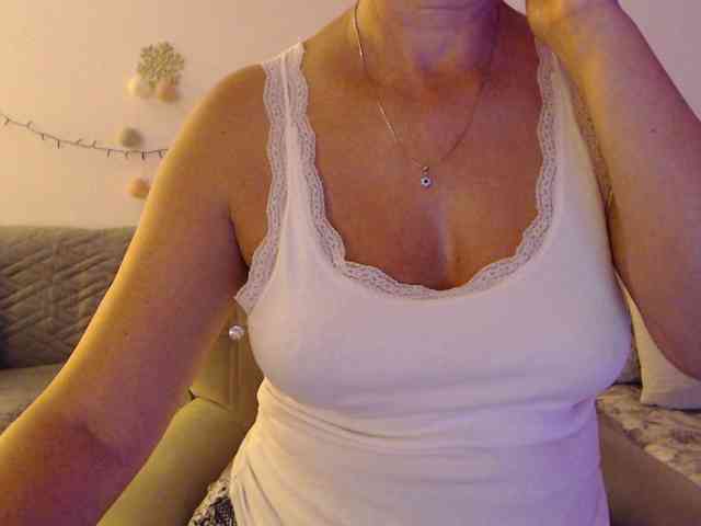 goodSnowQueen webcam