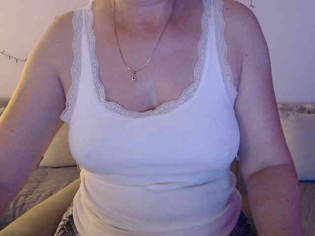 goodSnowQueen webcam