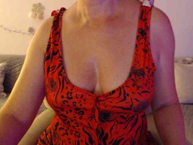 goodSnowQueen webcam