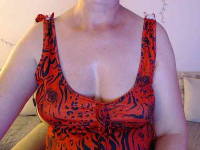 goodSnowQueen webcam