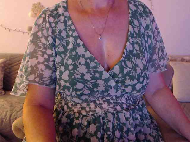 goodSnowQueen webcam
