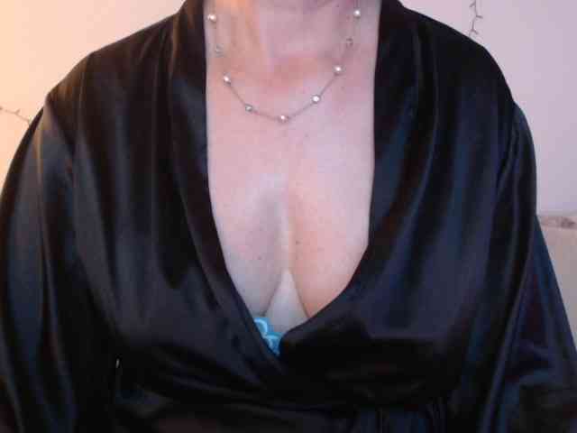 goodSnowQueen webcam