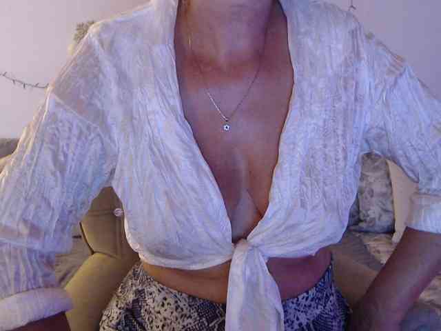 goodSnowQueen webcam