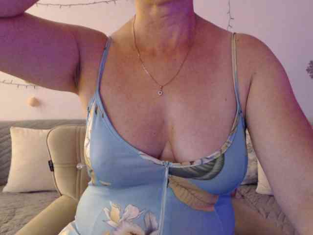 goodSnowQueen webcam