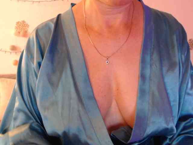 goodSnowQueen webcam