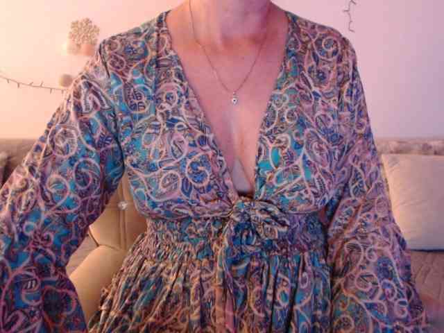 goodSnowQueen webcam