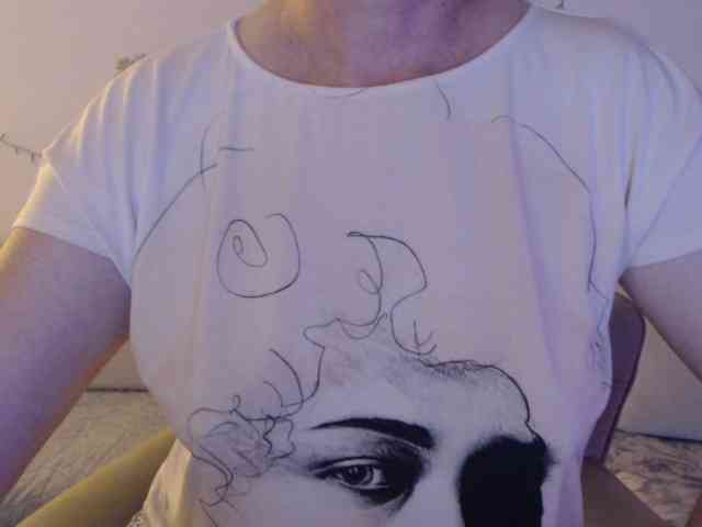 goodSnowQueen webcam