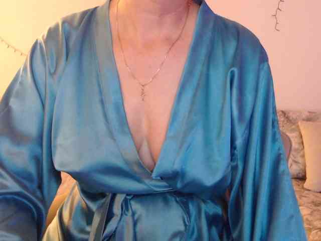 goodSnowQueen webcam