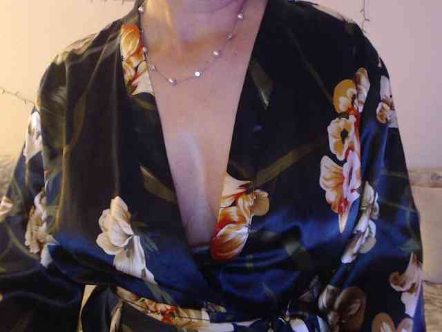 goodSnowQueen webcam