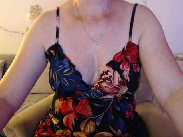 goodSnowQueen webcam