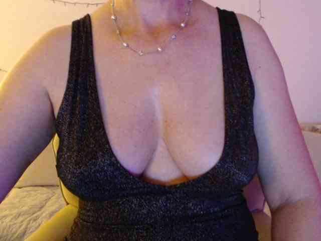 goodSnowQueen webcam