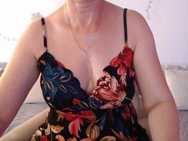 goodSnowQueen webcam
