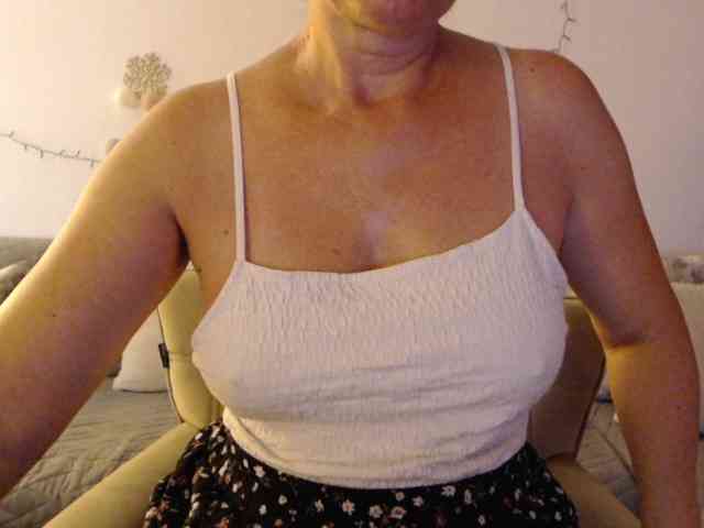 goodSnowQueen webcam