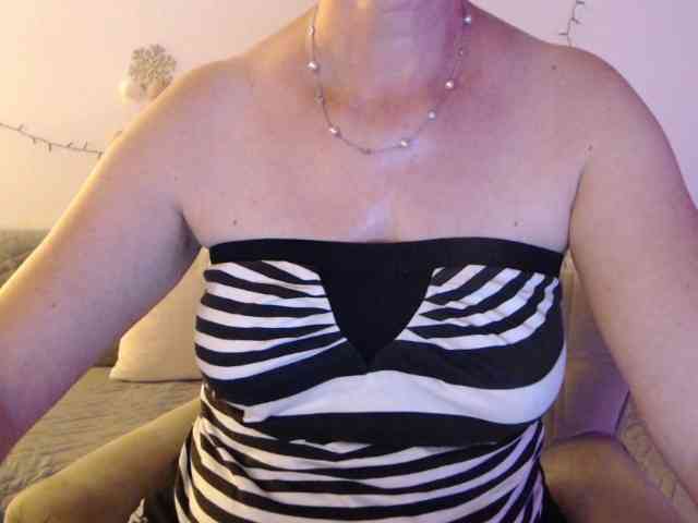goodSnowQueen webcam