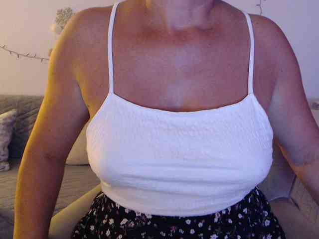 goodSnowQueen webcam