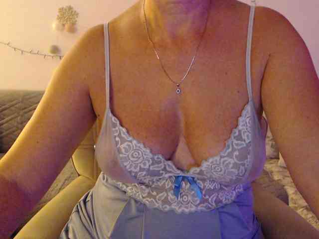 goodSnowQueen webcam