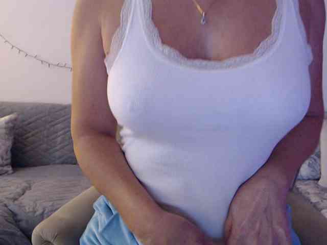 goodSnowQueen webcam