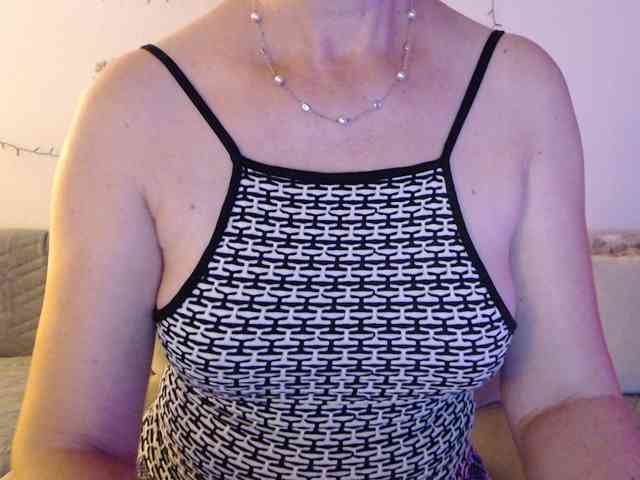 goodSnowQueen webcam
