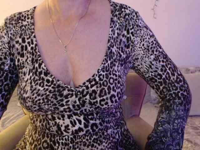 goodSnowQueen webcam