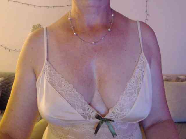 goodSnowQueen webcam