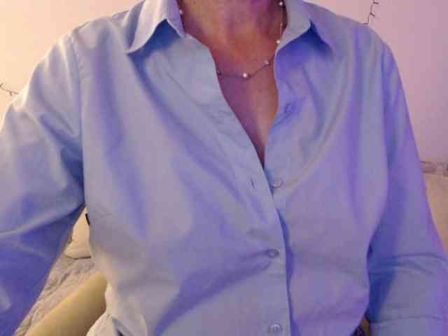 goodSnowQueen webcam