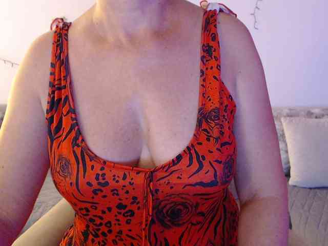 goodSnowQueen webcam