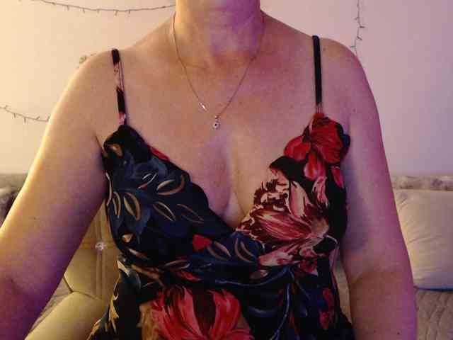 goodSnowQueen webcam