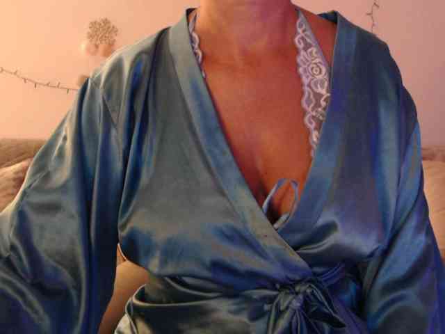 goodSnowQueen webcam