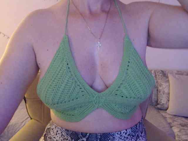 goodSnowQueen webcam