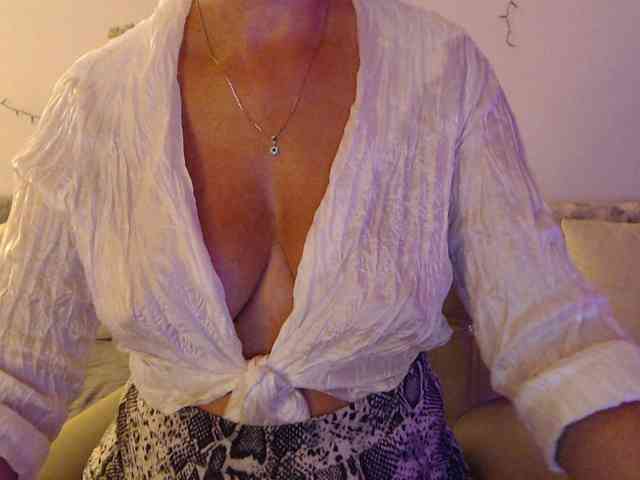goodSnowQueen webcam