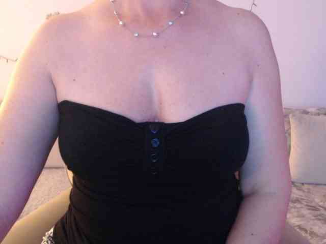 goodSnowQueen webcam