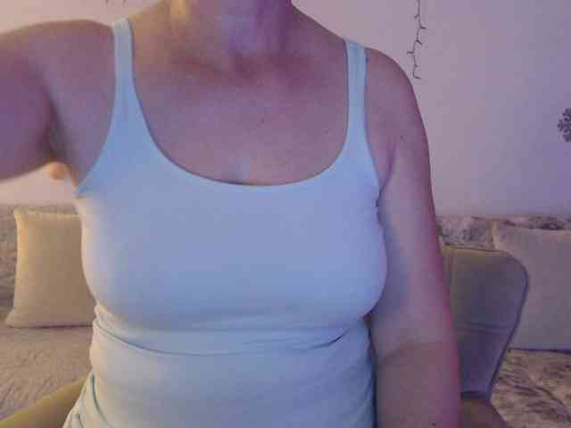 goodSnowQueen webcam