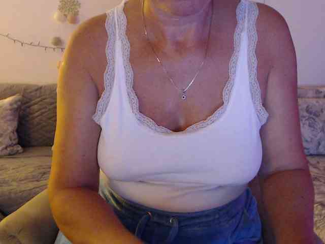goodSnowQueen webcam