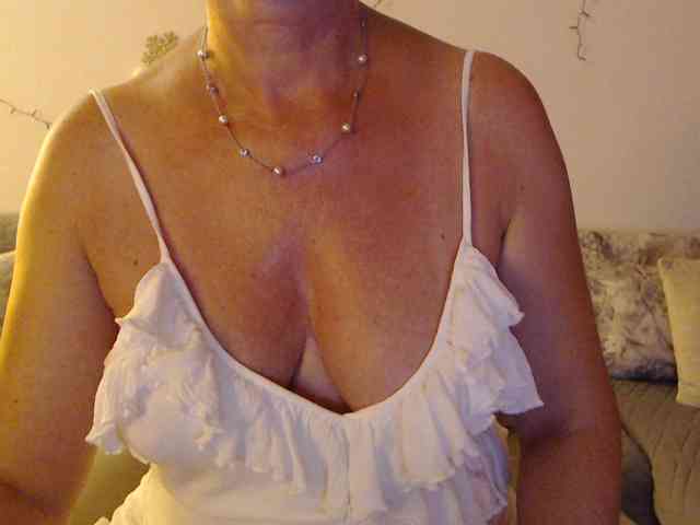 goodSnowQueen webcam