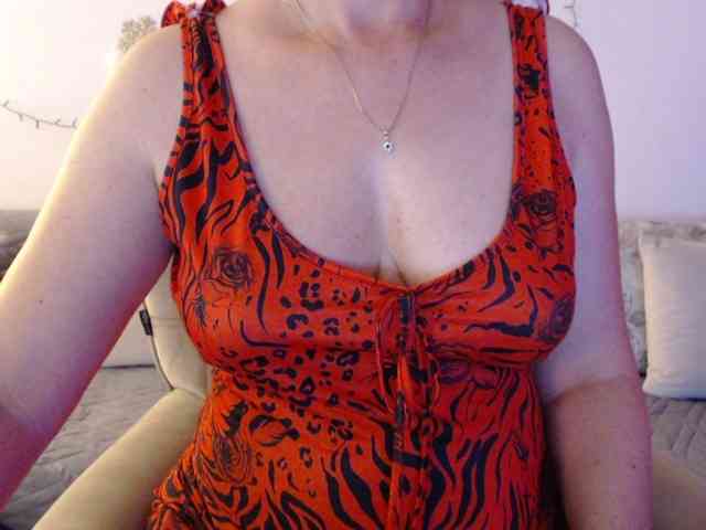 goodSnowQueen webcam