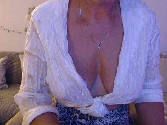 goodSnowQueen webcam