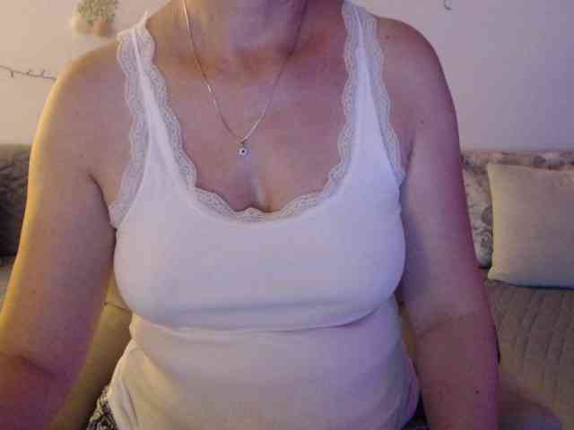 goodSnowQueen webcam
