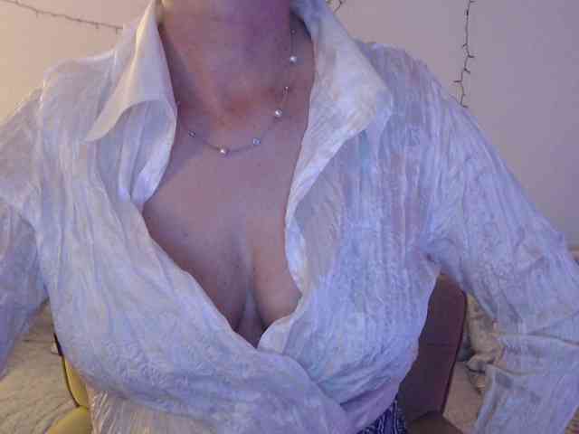 goodSnowQueen webcam