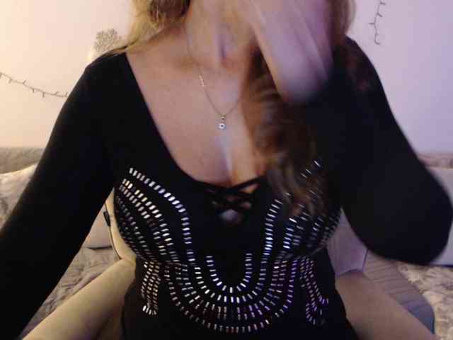 goodSnowQueen webcam