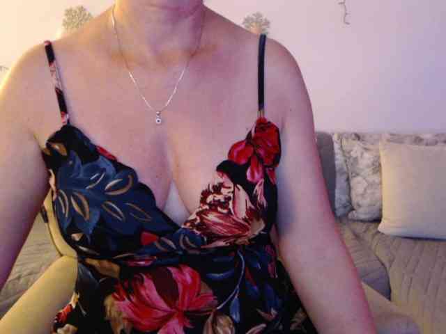 goodSnowQueen webcam