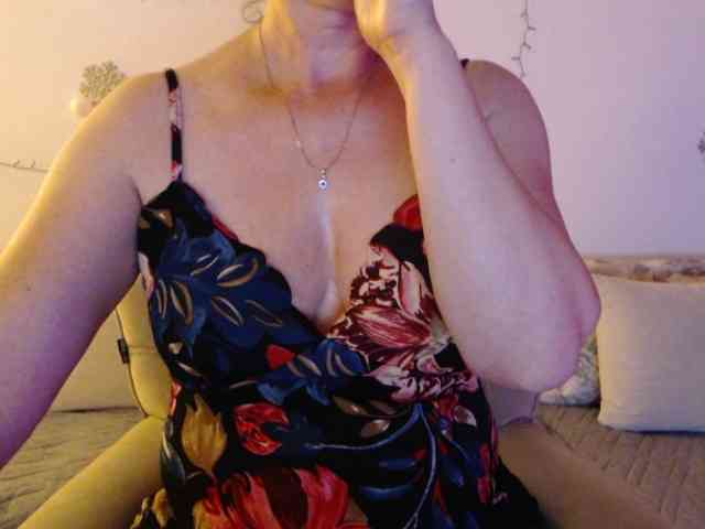 goodSnowQueen webcam