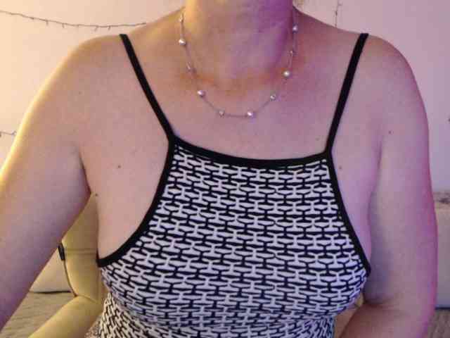 goodSnowQueen webcam