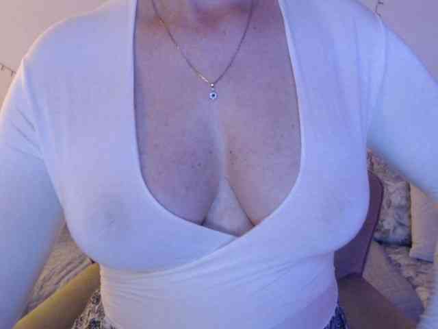 goodSnowQueen webcam