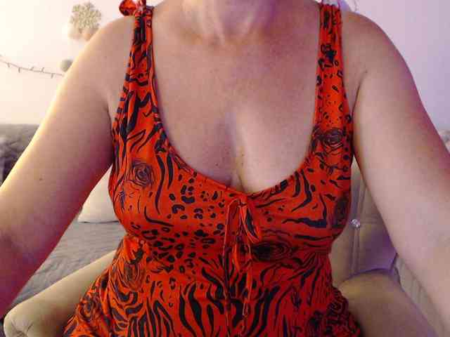 goodSnowQueen webcam