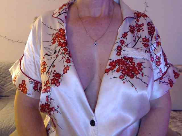 goodSnowQueen webcam